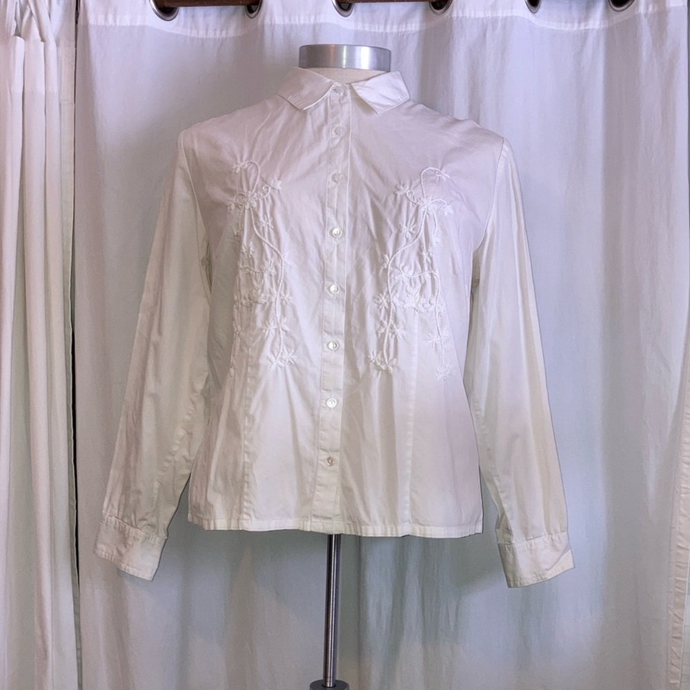 Field Gear white long sleeve button down shirt